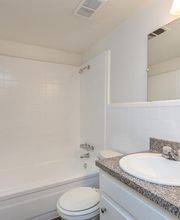 Wilshire Apartments image 10