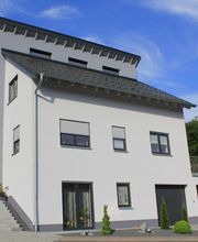 Pultdachhaus in Hanglage