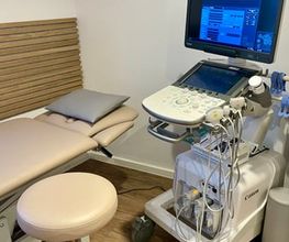 Behandlungszimmer_ Privatpraxis Altheimer Eck Dr. med. Heidi Herrmann