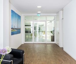Foyer_innen_klein.jpg
