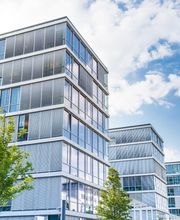 Professionelle Satellitentechnik und Interneteinspeisung