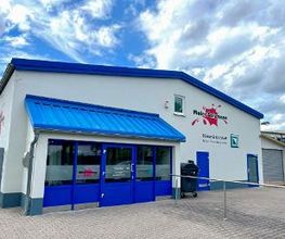 Außenansicht von Maler Salzmann in Berka/Werra. Der Meisterfachbetrieb bietet Maler- und Tapezierarbeiten, Bodenbeläge, Trockenbau sowie Fassadengestaltung, Wärmedämmung und Sanierungsarbeiten.