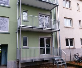 Stapelbalkon über 3 Etagen mit Geländer GE3 Stabfüllung