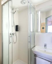 B&B HOTEL Angers Parc Expos image 8