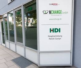Eingangsbereich der HDI Hauptvertretung Patrick Gustyn in Kiel