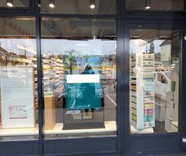 fenster-amavita-apotheke-ebikon