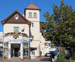 Aussenansicht der Adler-Apotheke