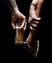 WoodCutter Hamburg - Axt werfen und Bier trinken