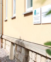 Außenansicht meiner Steuerkanzlei direkt neben der Eingangstür