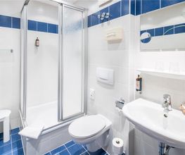 double room bathroom