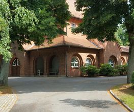 „Haus der Bestattung“ am Friedhof Bild 1