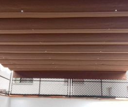 Toldo guias con celosia p.v.c.