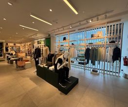 Close Up - Store