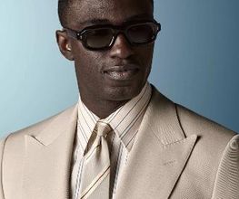 Wrinkle-Free 4-Ply wool delivers natural crease resistance and a refined drape, ideal for year-round wear.
