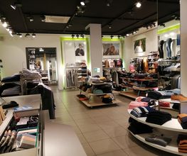Photo de l'intérieur du magasin Jules Lorient