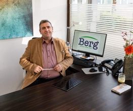 https://www.axa-betreuer.de/site/ao-portale-rwd/get/documents/ao-portale/ao-multimedia/Bilder/Betreuerbilder/Auftritt/freigestellt/80077299/80077299_2022-02-02_09-32-34-856.png