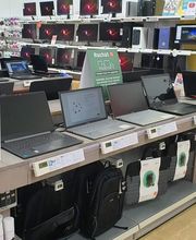 Table ordinateurs portable à Boulanger La Rochelle Angoulins