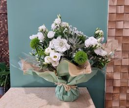 La Petite Marchande de Fleurs image 10