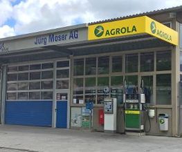 AGROLA Tankstelle in Teuffenthal bei Jürg Moser AG Garage; eine Tanksäule mit Zahlterminal