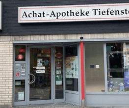 Aussenansicht der Achat-Apotheke Tiefenstein
