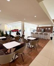 Land Rover Novi waiting area.