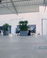 WBS Training, großzügig angeordnete Arbeitsplätze