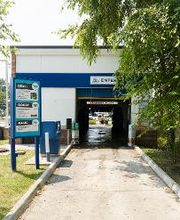 Don’t have time to wash your car? Come on in and relax. We got this!