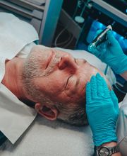 Hydrafacial-Behandlung Mann