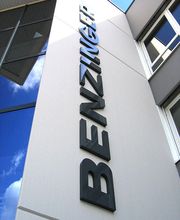 Außenwerbung: 3D-Beschriftung — Firmenfassade. Produziert von engelberg werbeland, Pforzheim.