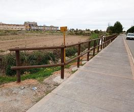 Vallados construidos con plástico 100% reciclados, ideales para parques, jardines, colegios o escuelas y todo tipo de cerramientos que requieran un acabado de tipo natural.