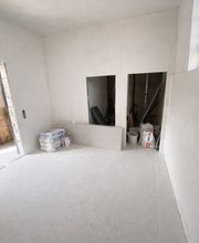 Unfertiger Raum mit Baustellenmaterial.png