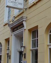 Aussenansicht der Löwen-Apotheke