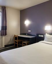 B&B HOTEL Saclay image 1