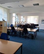 Schulungsraum mit Rechnerarbeitsplätzen
