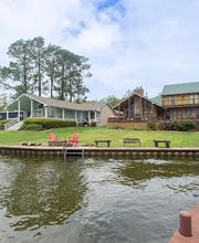 Cedar Creek Lake Getaways image 9