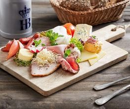 Brotzeit I Hofbräu I München