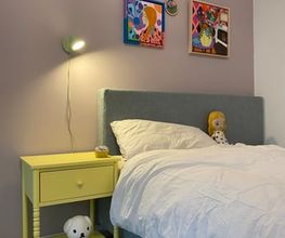 Von Kinderträumen zu Teenager-Vibes: Dieses Zimmer haben wir mit Liebe zum Detail verwandelt. Modernes Design trifft auf frische Farben – eine Wohlfühloase, die zum Träumen, Lernen und kreativ Sein einlädt.