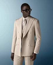 Wrinkle-Free 4-Ply wool delivers natural crease resistance and a refined drape, ideal for year-round wear.