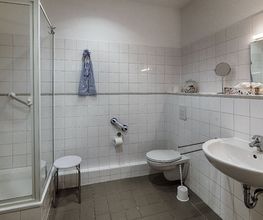 Bad Zimmer 9