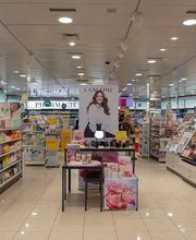 interieur-de-la-pharmacie-sun-store-nyon-combe