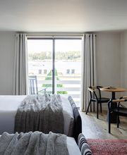 Bluebird Ocean Point Inn image 5