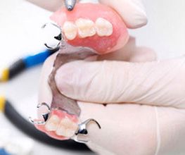 protesicos-dentales-fuentes-compostura-dentadura-03.jpg