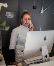 Nette und offene Kommunikation mit Kunden im Kosmetikstudio von Margarita M. Cosmetics in Remscheid