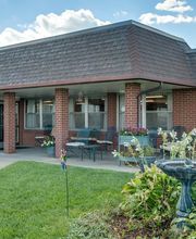 Hilltop Manor Rehabilitation & Skilled Nursing image 9