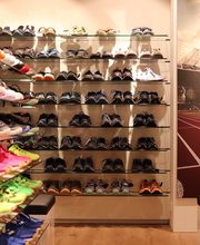 MUECKE in München im daseinstein Einkaufszentrum Sportschuhe und Wanderschuhe