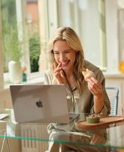 Morgengold bringt frische Brötchen direkt an die Haustür – in zahlreichen Städten und Regionen in Deutschland und Österreich. Ob werktags, an Sonntagen oder an Feiertagen, unser zuverlässiger Brötchenlieferservice sorgt für ein entspanntes Frühstück mit ofenfrischen Backwaren aus regionalen Handwerksbäckereien.