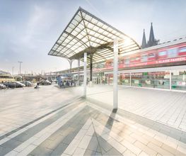 Aussenansicht der Apotheke im Hauptbahnhof