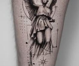Cosmos Tattoo Bild 3