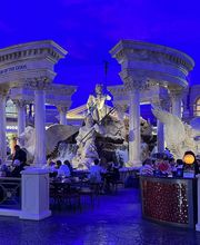 Suitsupply The Forum Shops image 3