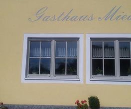 Hacker Heidi Gasthaus Miedl Bild 1